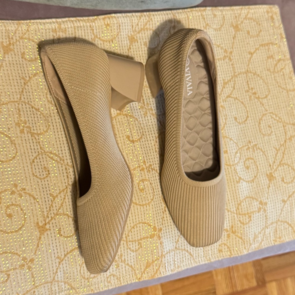 Square-Toe Stress FREE Elize Chunky Heels